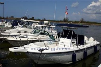 Boston Whaler 26 Outrage for sale in Italy for €45,000 (£38,942) Boston Whaler 26 Outrage for sale in Italy for €45,000 (£38,942)