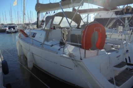 Jeanneau Sun Odyssey 33i for sale in France for €69,000 (£61,989)