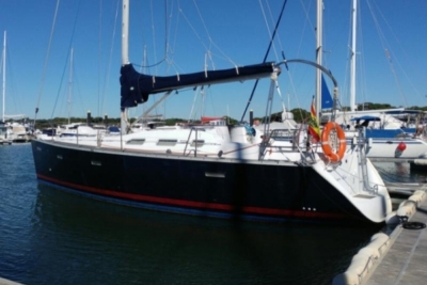 Beneteau Oceanis 393 for sale in Portugal for €69,000 (£60,456)