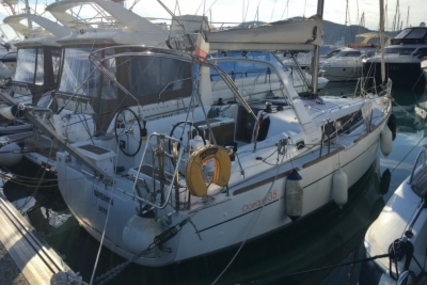 Beneteau Oceanis 35 for sale in France for €120,000 (£104,630)