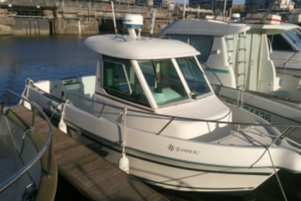 Jeanneau Merry Fisher 605 for sale in France for €12,800 (£11,161)