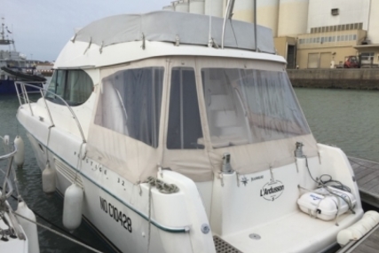 Prestige 32 for sale in France for €79,000 (£70,349)
