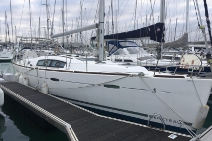 Beneteau Oceanis 40 for sale in France for €99,500 (£85,113)