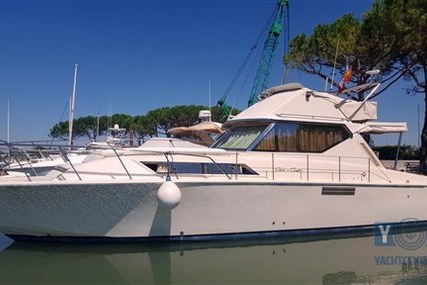 Chris-Craft Corvette 37 for sale in Italy for €27,000 (£23,651)