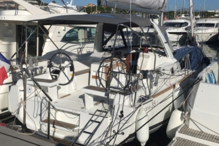 Beneteau Oceanis 35.1 for sale in France for €150,000 (£130,420)