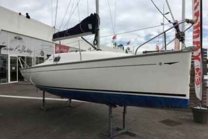 Jeanneau Sun Odyssey 2000 for sale in France for €15,000 (£13,088)