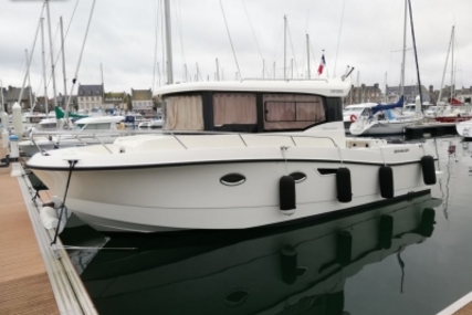 Quicksilver 905 for sale in France for €97,000 (£84,219)