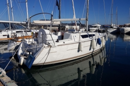 Jeanneau Sun Odyssey 33i for sale in France for €63,000 (£54,419)