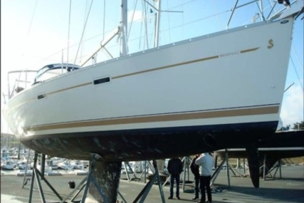 Beneteau Oceanis 393 for sale in France for €79,000 (£69,217)