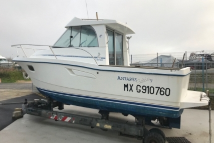Beneteau Antares 7 for sale in France for €14,900 (£12,992)