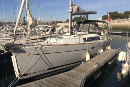 Beneteau Oceanis 31 for sale in France for €68,000 (£58,168)