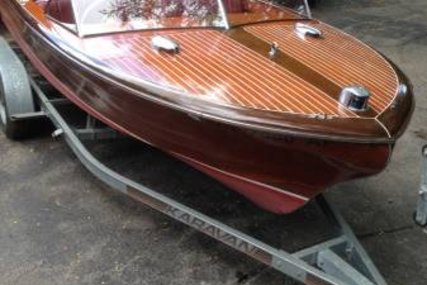 Chris-Craft Holiday 20 for sale in United States of America for $17,300 (£12,395)