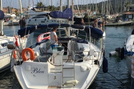 Beneteau Oceanis 393 for sale in France for €72,000 (£63,084)