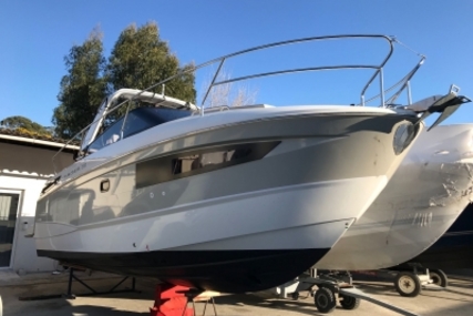 Jeanneau Leader 30 for sale in France for €158,000 (£138,402)