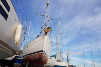 Beneteau Oceanis 393 for sale in France for €74,500 (£65,275)