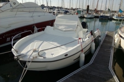 Beneteau Flyer 6.6 Sundeck for sale in France for €44,900 (£39,358) Beneteau Flyer 6.6 Sundeck for sale in France for €44,900 (£39,358)