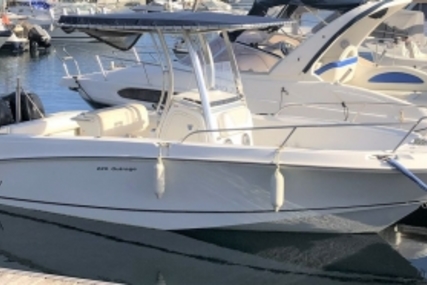 Boston Whaler 220 Outrage for sale in France for €47,000 (£40,598) Boston Whaler 220 Outrage for sale in France for €47,000 (£40,598)