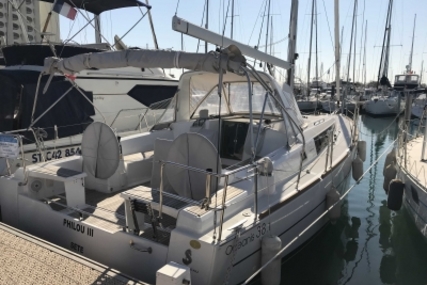 Beneteau Oceanis 38.1 for sale in France for €165,900 (£143,611)