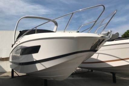 Four Winns Vista 255 for sale in France for €89,000 (£77,043)