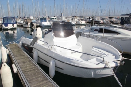 Beneteau Flyer 6.6 Spacedeck for sale in France for €32,900 (£29,575)