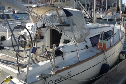 Beneteau Oceanis 31 for sale in France for €80,000 (£71,546)
