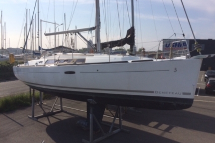 Beneteau Oceanis 34 for sale in France for €68,000 (£60,814)
