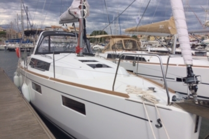 Beneteau Oceanis 35.1 for sale in France for €145,900 (£128,505)