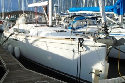 Jeanneau Sun Odyssey 379 for sale in France for €126,000 (£110,978)