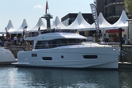 Azimut 43 Fly for sale in Germany for €570,000 (£481,557)
