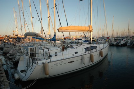 Beneteau Oceanis 43 for sale in France for €109,000 (£92,087)
