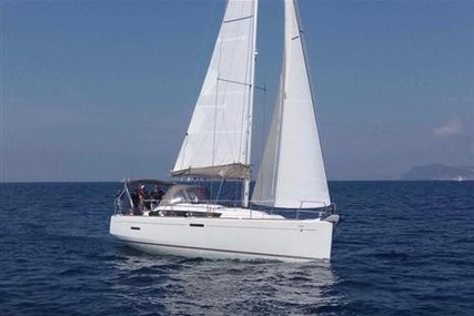 Jeanneau Sun Odyssey 379 for sale in France for €145,000 (£130,066)