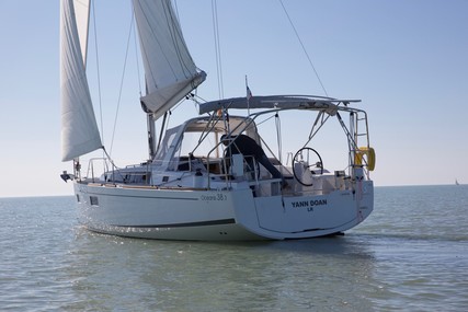 Beneteau Oceanis 38.1 for sale in France for €165,000 (£148,415)