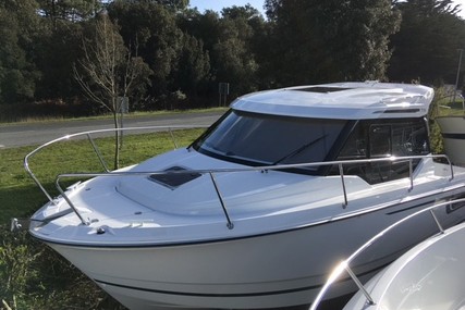 Jeanneau Merry Fisher 795 for sale in France for €55,900 (£47,702)