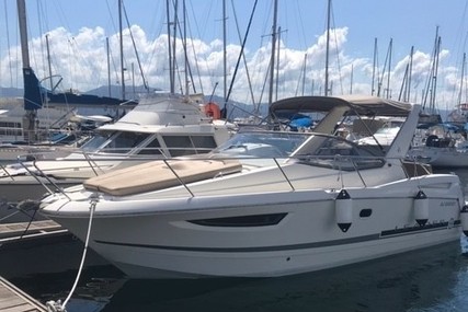 Jeanneau Leader 8 for sale in France for €62,000 (£55,614)