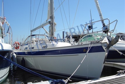 Hallberg-Rassy 37 for sale in France for €180,000 (£154,041)