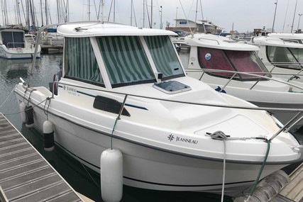 Jeanneau Merry Fisher 580 for sale in France for €9,990 (£8,961)