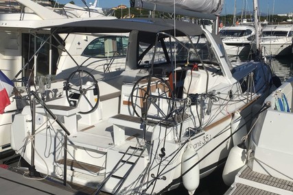 Beneteau Oceanis 35.1 for sale in France for €146,000 (£131,324)