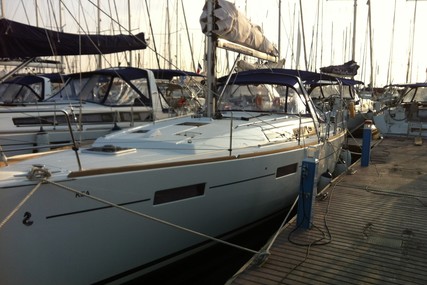 Beneteau Oceanis 41 for sale in France for €130,000 (£109,829)