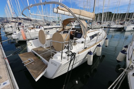 Dufour Yachts 350 Grand Large for sale in France for €109,000 (£91,763) Dufour Yachts 350 Grand Large for sale in France for €109,000 (£91,763)