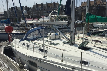 Beneteau Oceanis 351 for sale in France for €45,000 (£41,240)