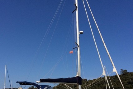 Beneteau Oceanis 423 for sale in France for €90,000 (£80,731)