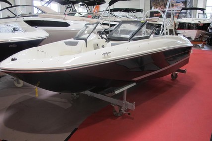 Bayliner Element E5 for sale in Germany for €26,990 (£24,647) Bayliner Element E5 for sale in Germany for €26,990 (£24,647)