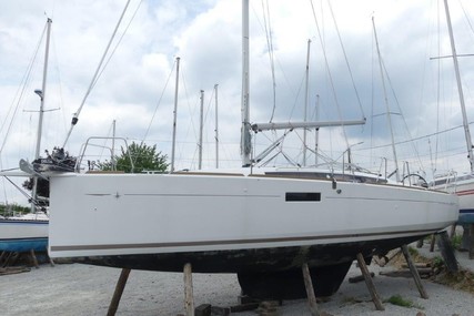 Jeanneau Sun Odyssey 349 for sale in France for €119,000 (£101,838)
