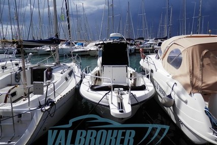 Mako 282 for sale in Italy for €45,000 (£40,477)