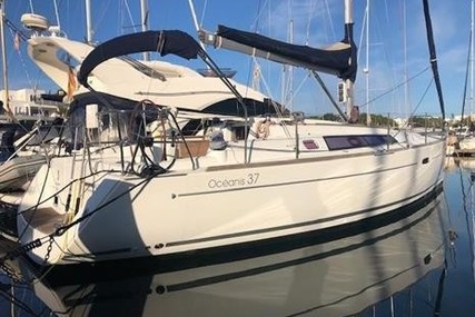 Beneteau Oceanis 37 for sale in Spain for €82,500 (£75,471) Beneteau Oceanis 37 for sale in Spain for €82,500 (£75,471)
