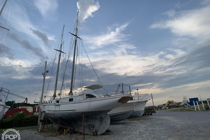 Custom 42 for sale in United States of America for $39,400 (£30,914) Custom 42 for sale in United States of America for $39,400 (£30,914)