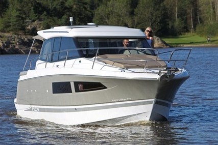 Jeanneau NC 9 for sale in France for €106,000 (£94,344)