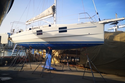 Azuree 33 for sale in for €70,000 (£59,589)