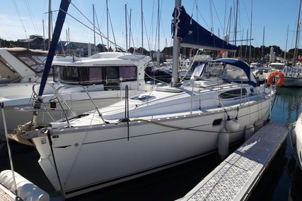 Jeanneau Sun Odyssey 32.2 for sale in France for €37,500 (£31,635)