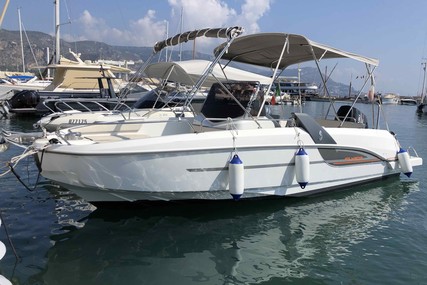 Beneteau Flyer 7.7 Sundeck for sale in France for €45,000 (£38,269)